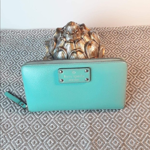 Kate Spade Neda Wellesley Green Leather  Wallet - Picture 2 of 10